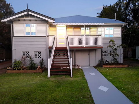 Beautiful Queenslander - Accommodation Perth 0