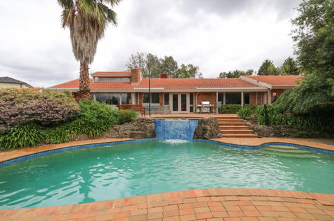 Beautiful Resort Retreat Villa In The Yarra Valley - Entertainer's Delight - Perth Resorts 0