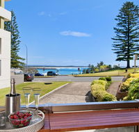 Beauty at the Beach - modern beachfront apartment - Accommodation Perth