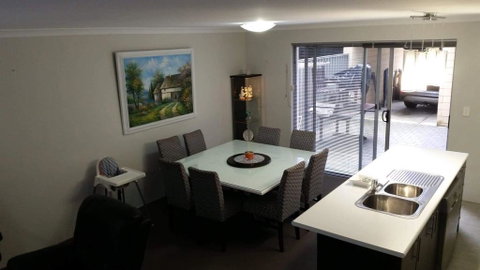 Beckenham Townhouse - Accommodation Perth 0