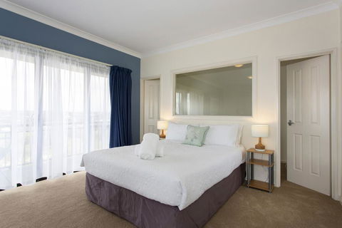 Bella Vista Townhouse With Views - Accommodation Perth 1