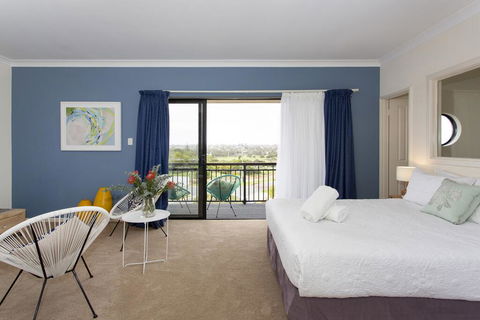 Bella Vista Townhouse With Views - Accommodation Perth 2