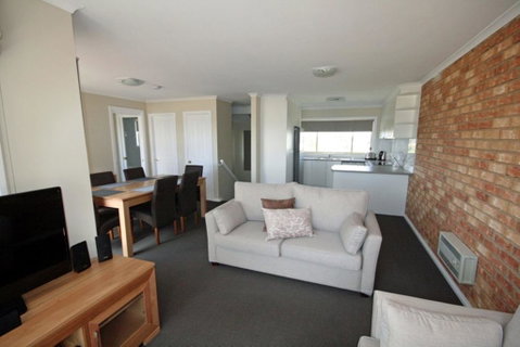 Beloka 9 - Overlooking Lake Jindabyne - Accommodation Perth 2