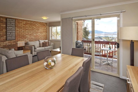 Beloka 9 - Overlooking Lake Jindabyne - Accommodation Perth 3