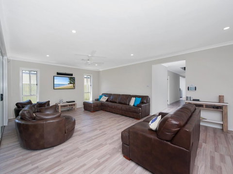 Big Wave - Accommodation Perth 2