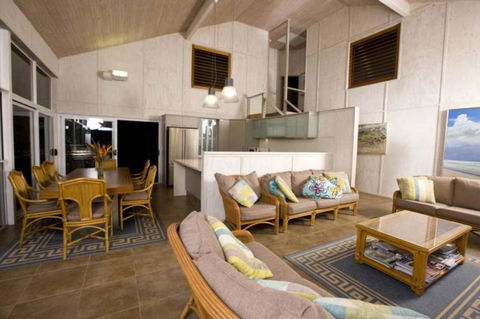 Billa Villa - Accommodation Perth 0