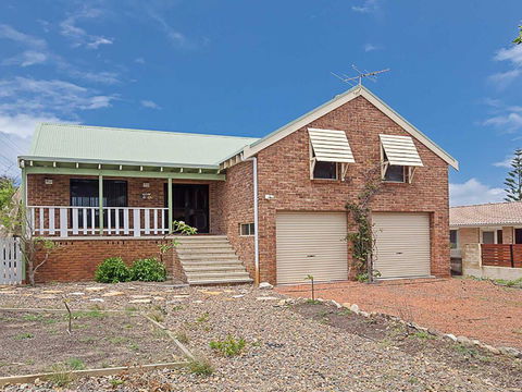 Birubi Beach House' 14 Campbell Avenue - Fantastic House And Close To The Surf Beach - Accommodation Perth 0