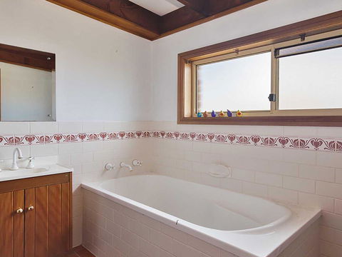 Birubi Beach House' 14 Campbell Avenue - Fantastic House And Close To The Surf Beach - Accommodation Perth 2