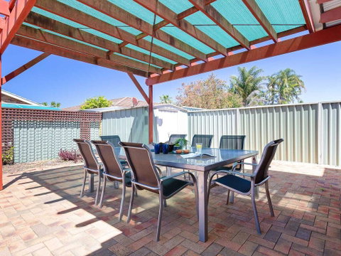 Blue Bay, 83a Rocky Point Road - Foxtel & Air Conditioning Downstairs - Accommodation Perth 2