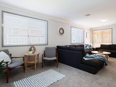 Blue Bay, 83a Rocky Point Road - Foxtel & Air Conditioning Downstairs - Accommodation Perth 1