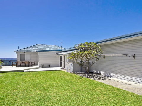 Blue Horizon - Beachfront With Fireplace - Accommodation Perth 2