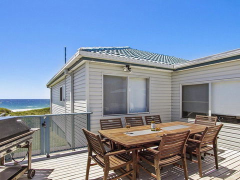 Blue Horizon - Beachfront With Fireplace - Accommodation Perth 0