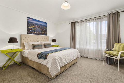 Blue Rosella On Piper - Accommodation Perth 1