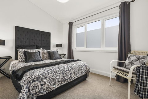 Blue Rosella On Piper - Accommodation Perth 2