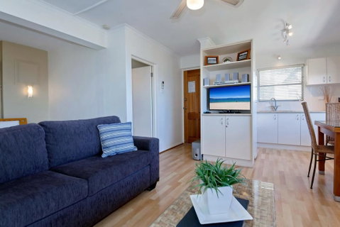 Blue Vista, Unit 8/13 Victoria Parade - Accommodation Perth 1