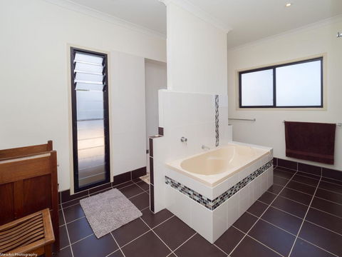 Blue Water Retreat - Upstairs - Accommodation Perth 1