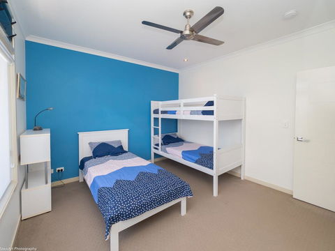 Blue Water Retreat - Upstairs - Accommodation Perth 3