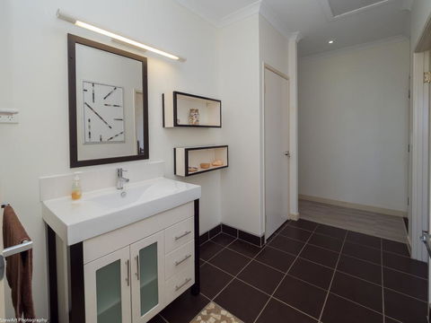 Blue Water Retreat - Upstairs - Accommodation Perth 2