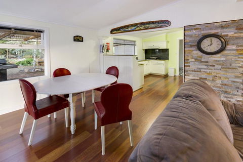 Bluff View River House - Stunning Riverfront - Accommodation Perth 2