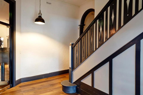 The Royal Hotel, Drouin - Accommodation Perth 2