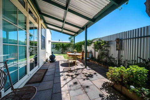 The Spotted Cow,city Fringe,pet Friendly-Free Wine - Accommodation Perth 3