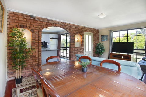 Three Bedroom Sweet Retreat In Coburg - Accommodation Perth 2