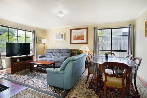 Three Bedroom Sweet Retreat In Coburg - Accommodation Perth 0