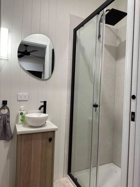 Waterfront Tiny Home In FarmStay - Accommodation Perth 1