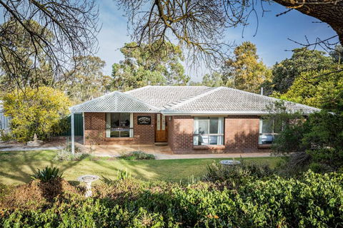 Watervale Hotel Guesthouse - Accommodation Perth 1