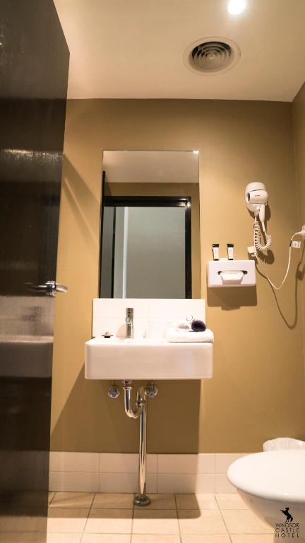 Windsor Castle Hotel - Accommodation Perth 2