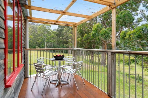 Wine Loft - Cosy Country Retreat With Ocean Views - Accommodation Perth 3