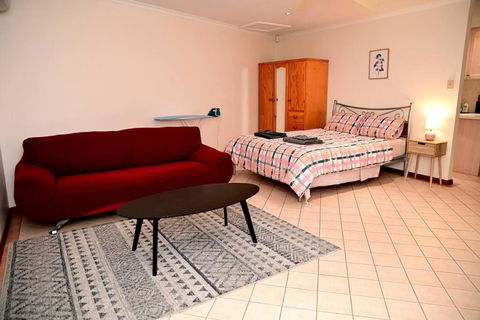 Spacious Studio In AliceSprings QueenBed+KSAirbed - Accommodation Perth 0