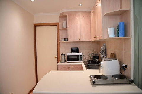 Spacious Studio In AliceSprings QueenBed+KSAirbed - Accommodation Perth 2