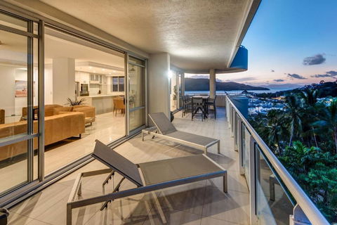 Yacht Harbour Tower 2, Hamilton Island - Million Dollar Views, Buggy & Valet Service - Accommodation Perth 3