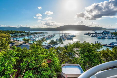 Yacht Harbour Tower 2, Hamilton Island - Million Dollar Views, Buggy & Valet Service - Accommodation Perth 2