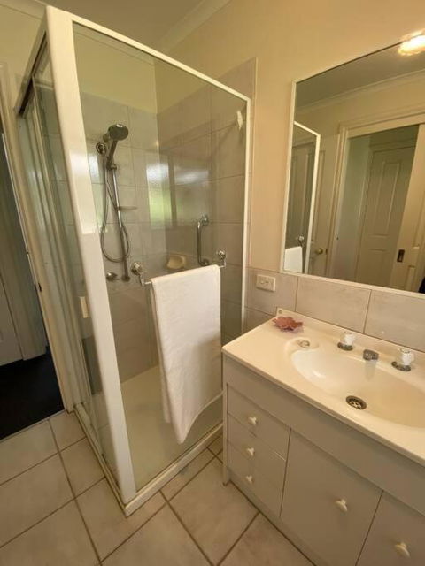 Yarra House - Comfortable 3 Bedroom Home Close To Everything! - Accommodation Perth 2