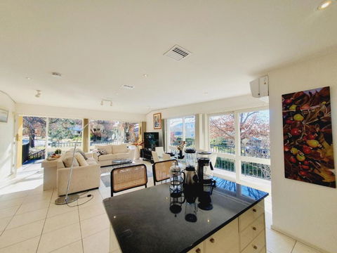 Yarralumla Sunny&open&comfy 3B&2B Home Near By A Lake And Shopping Centre - Accommodation Perth 0