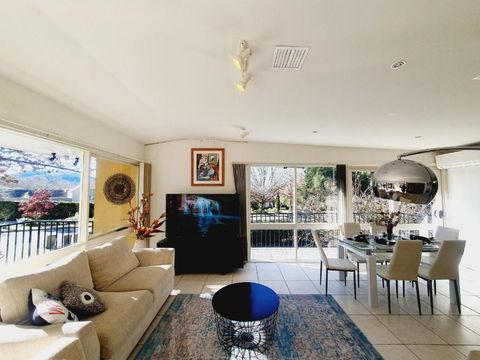 Yarralumla Sunny&open&comfy 3B&2B Home Near By A Lake And Shopping Centre - Accommodation Perth 1