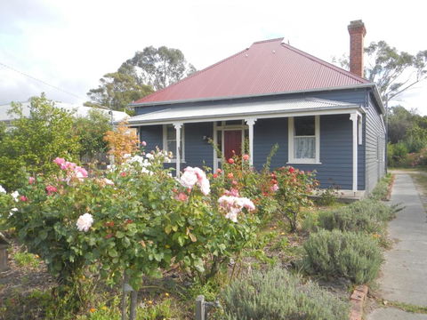 Yarram Cottage: Art And Accommodation - Accommodation Perth 0