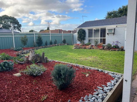 Yours 3 Bedrooms House - Granny Flat Close To Park - Accommodation Perth 0