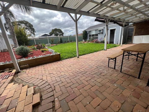 Yours 3 Bedrooms House - Granny Flat Close To Park - Accommodation Perth 3
