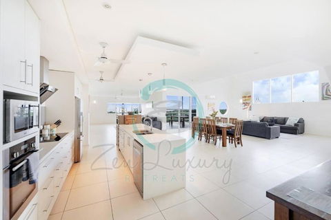 ZEN LUXURY: 2-Story 4-BR Penthouse In Darwin City With Mindal Markets & Harbour Views - Accommodation Perth 2