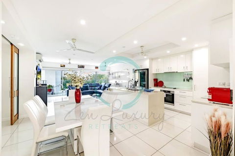ZEN Tree Blossom: 3-BR Luxury Apt Near Waterfront - Perth Resorts 0