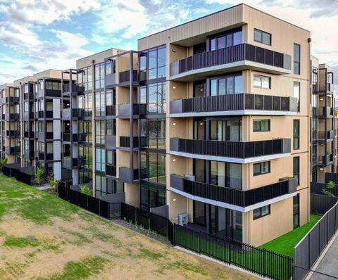 ZMITH Apartment - BROOKE, - Near AIS, GIO Stadium, UC, & Nth - Canberra Hospital - Accommodation Perth 2