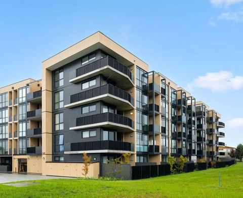 ZMITH Apartment - BROOKE, - Near AIS, GIO Stadium, UC, & Nth - Canberra Hospital - Accommodation Perth 1